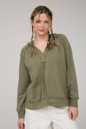Hooded V-Neck-Olive