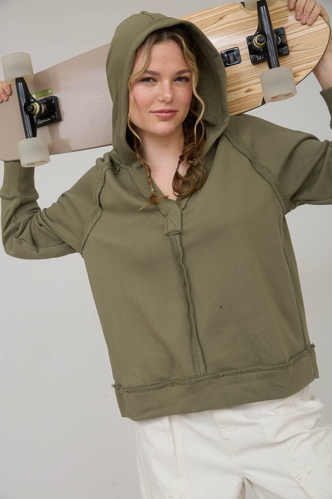 Hooded V-Neck-Olive