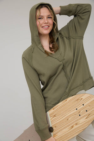 Hooded V-Neck-Olive