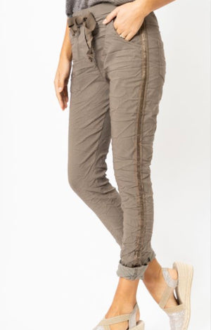 Look Mode- Taupe Jogger