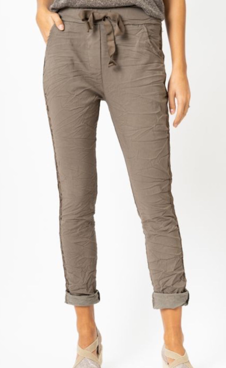 Look Mode- Taupe Jogger