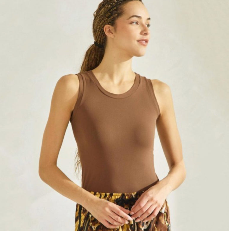 High-Low Seamless Tank-Brown
