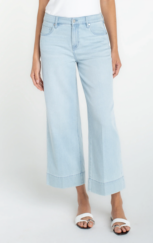Stride Crop Wide Leg W/ Embroidered Side Seam