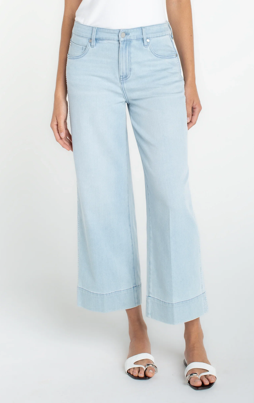 Stride Crop Wide Leg W/ Embroidered Side Seam
